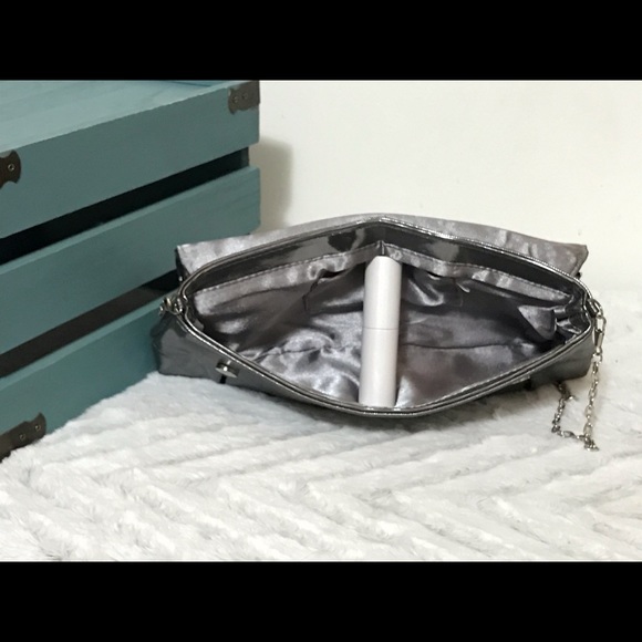 Women silver purse, clutch detachable chain strap - Picture 5 of 8